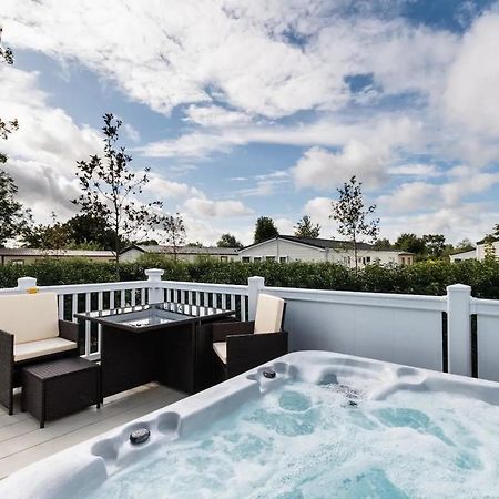The Warren Villa South Cerney Dış mekan fotoğraf