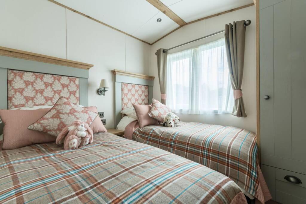 The Warren Villa South Cerney Dış mekan fotoğraf