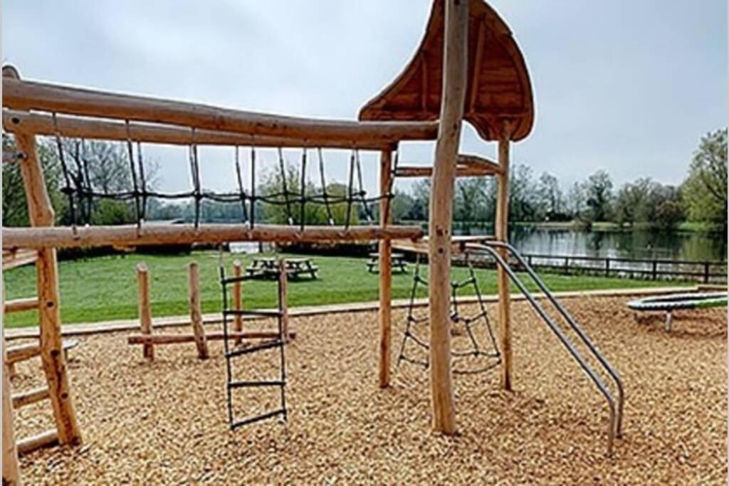 The Warren Villa South Cerney Dış mekan fotoğraf