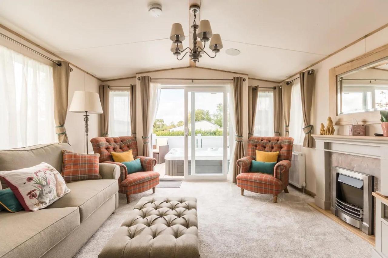 The Warren Villa South Cerney Dış mekan fotoğraf