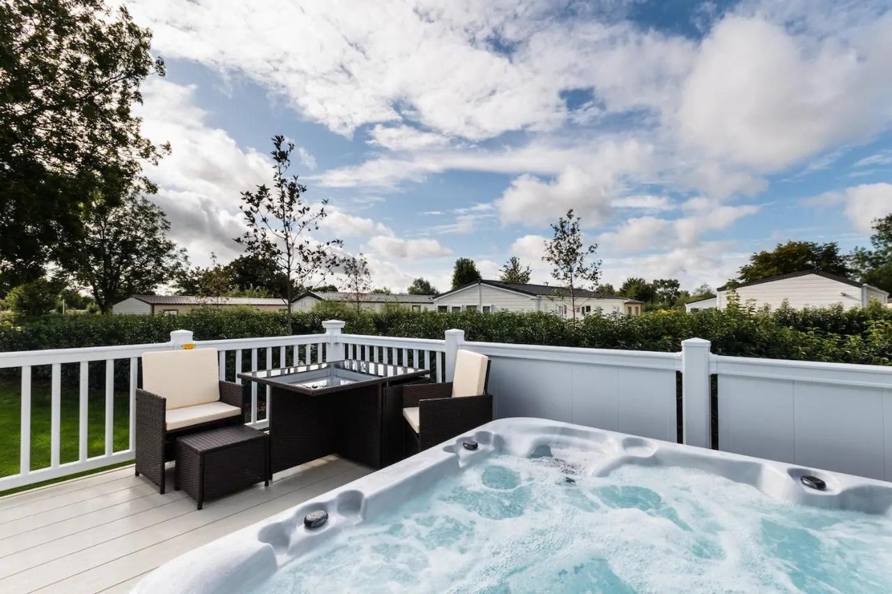 The Warren Villa South Cerney Dış mekan fotoğraf
