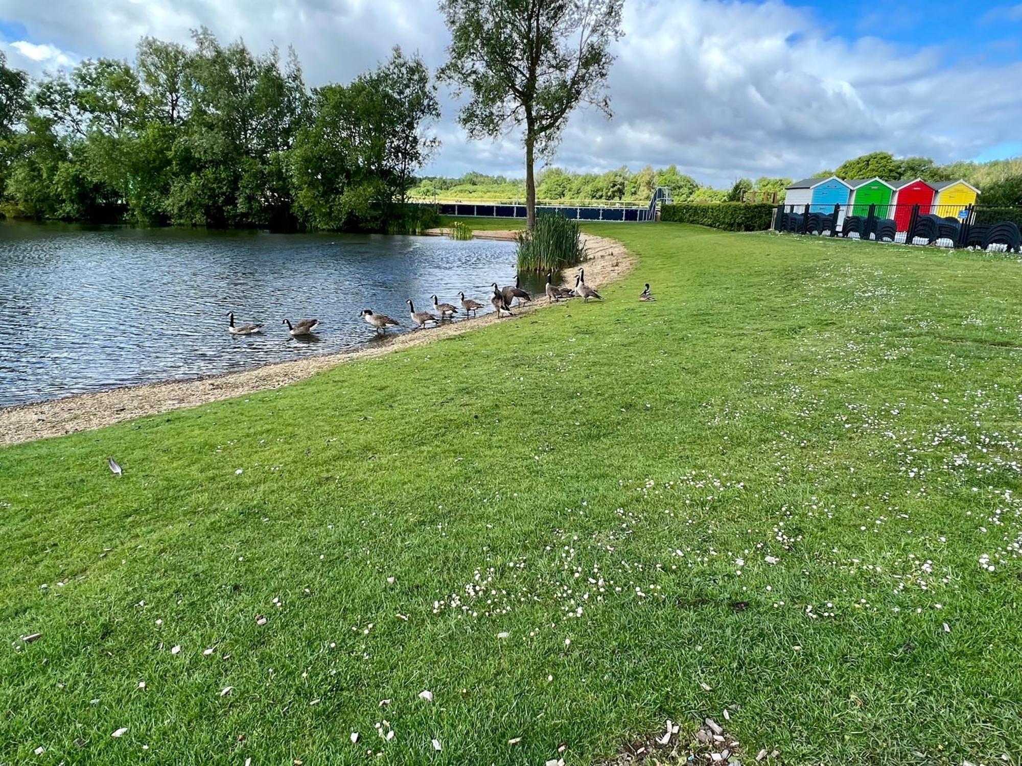 The Warren Villa South Cerney Dış mekan fotoğraf